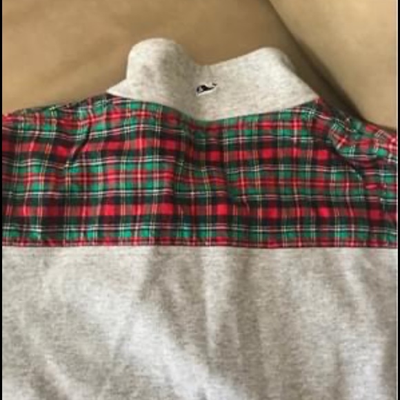 Women’s size Small Vineyard Vines 1/4 Zip up. - Picture 3 of 3